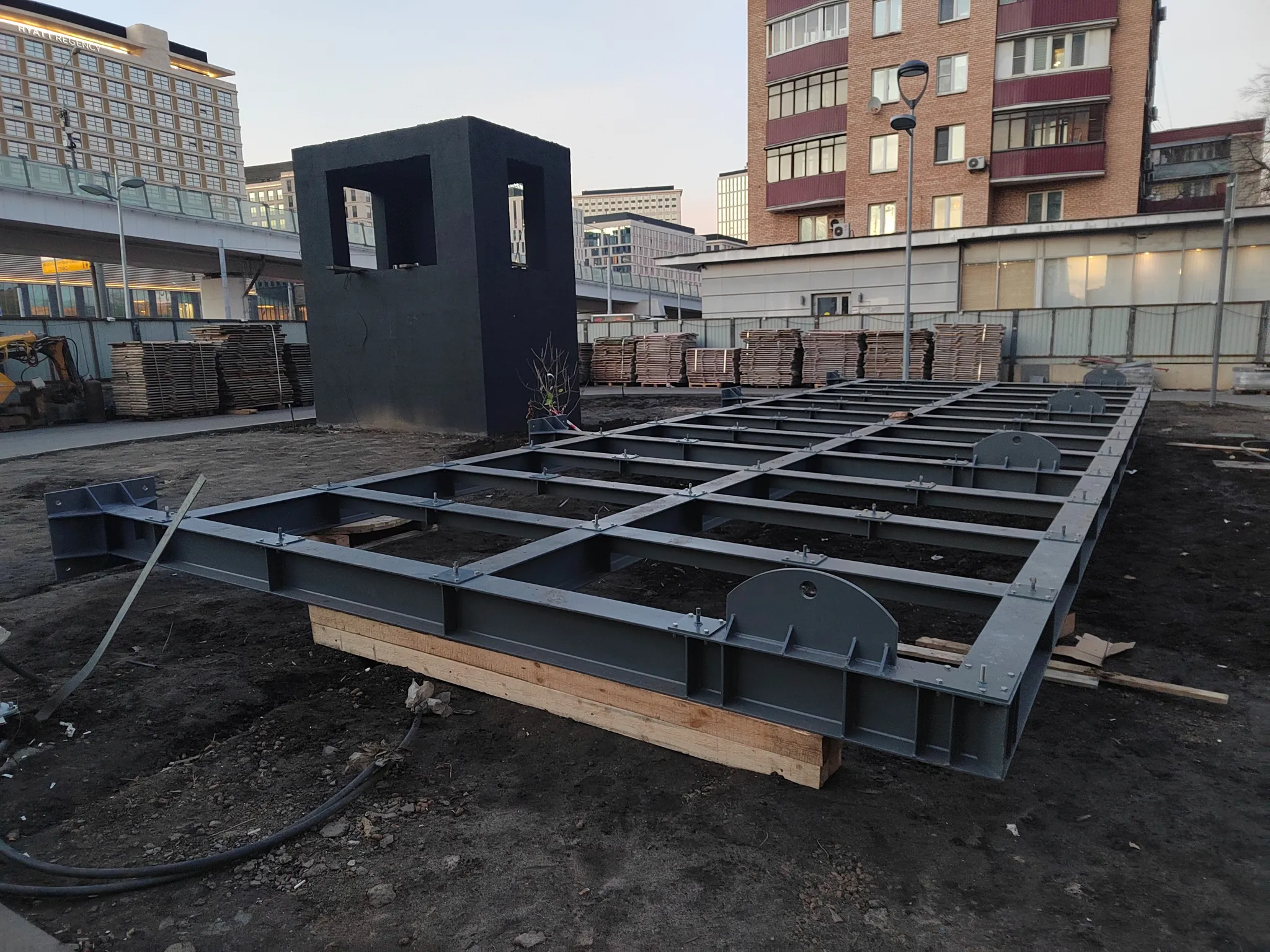 Навесы Алкон Тауэр монтаж металлоконструкций