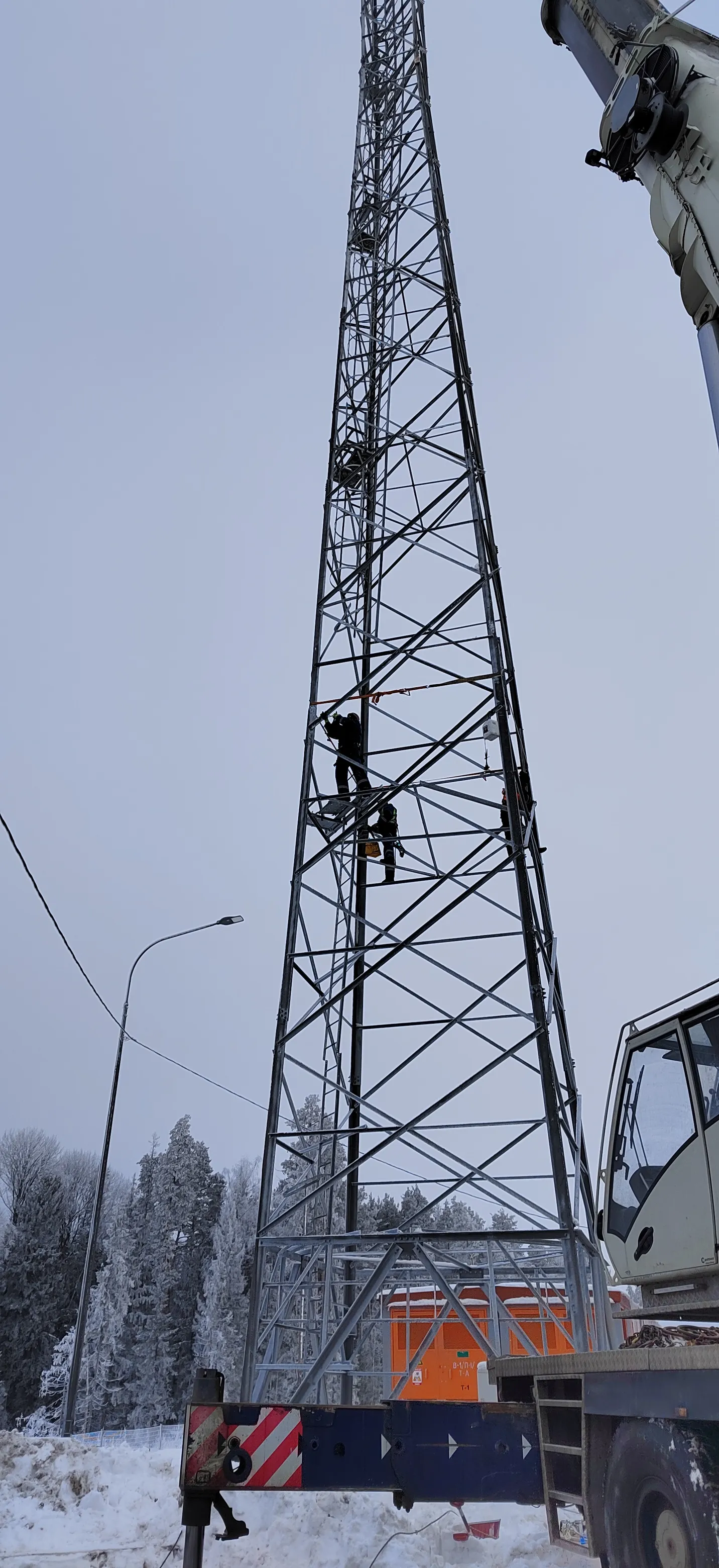 Монтаж башен высотой 48 метров на трассе М-12