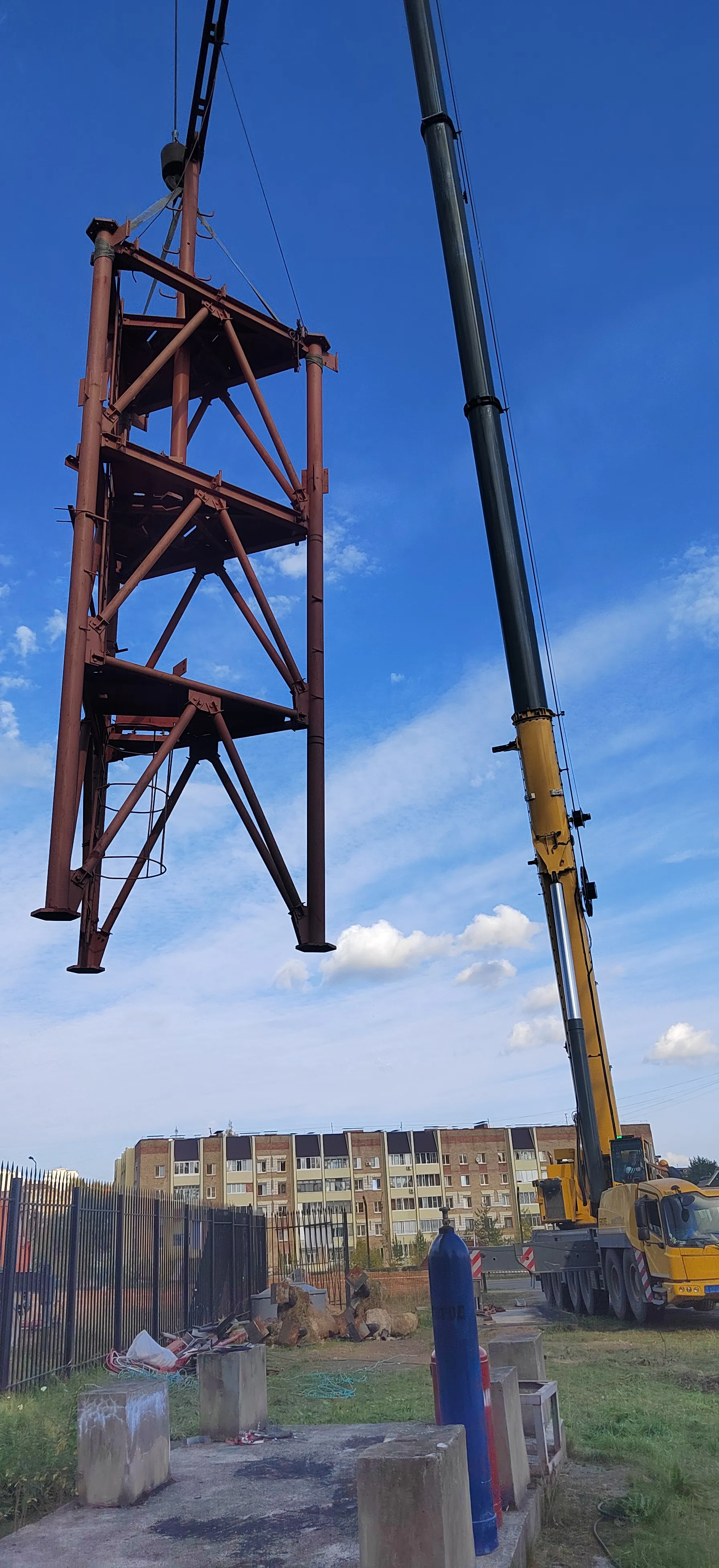 Демонтаж башни 96м в Ухте